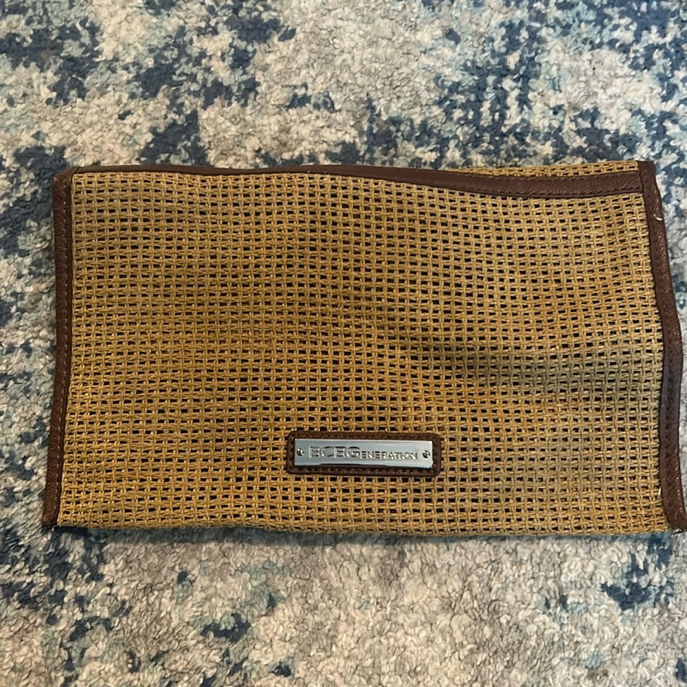 BCBG brown clutch ( no strap)
